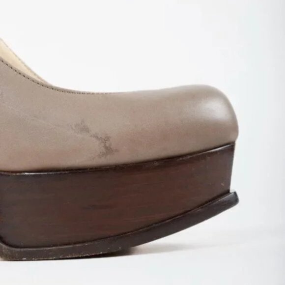 Fendi Fendista Taupe Leather Pumps - Picture 8 of 10